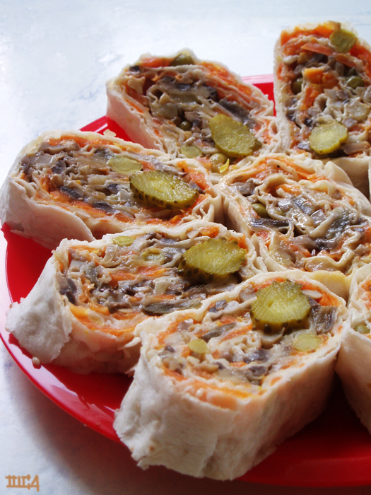 Rollups by Olgucz, Creative Commons CC BY-NC-SA 2.0 license from Openverse.